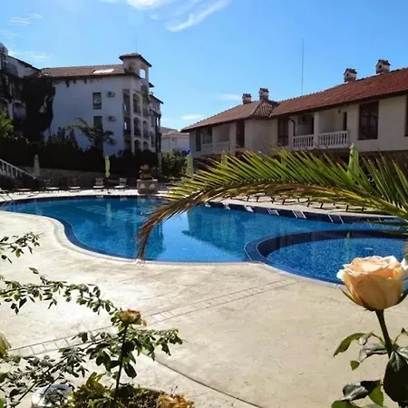 Sea Side With Balcony شقة